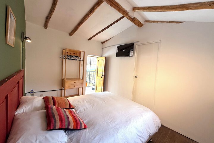 Room 6 of 28