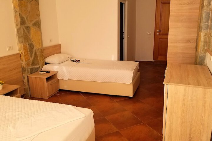 Room 13 of 100