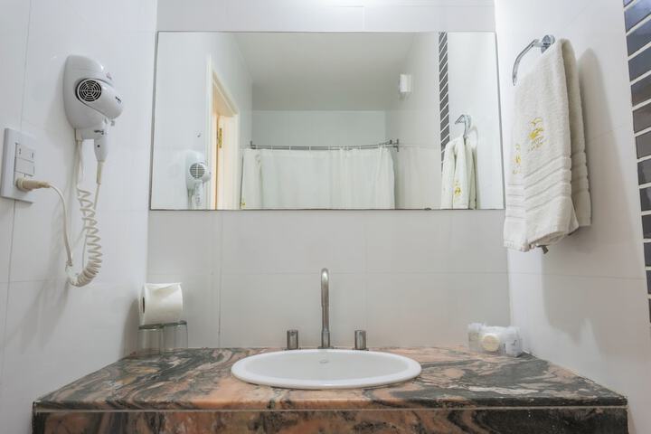 Room 12 of 25
