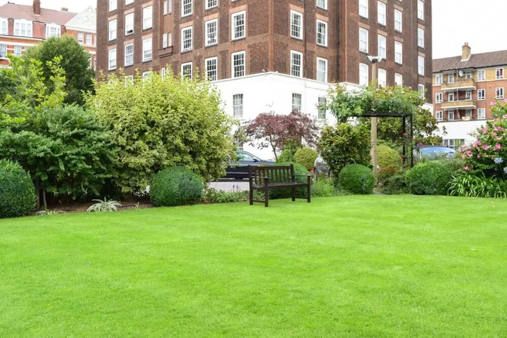 Spacious 4 Bedroom West London Flat