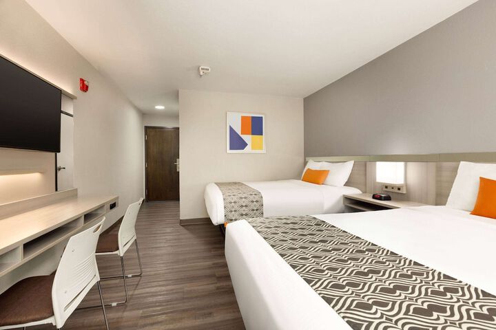 1 Queen Bed Mobility Accessible (24 of 31)