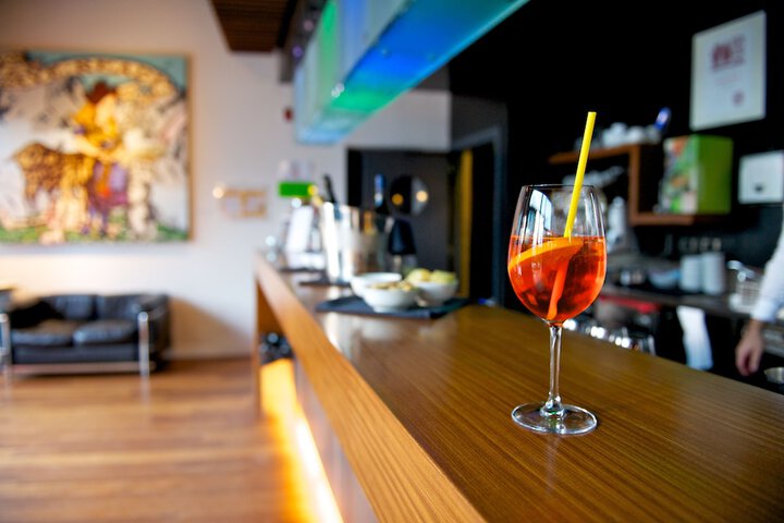 Lounge 42 of 53