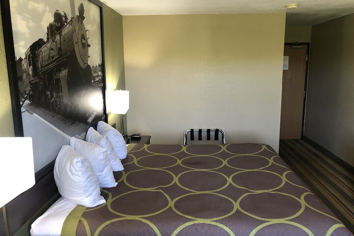 1 King Bed (8 of 8)
