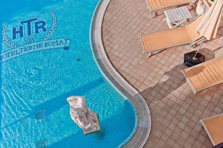 Hotel Pool