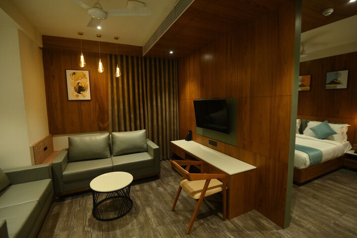 Room 9 of 25