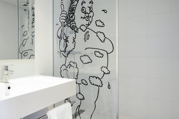 Room 6 of 33