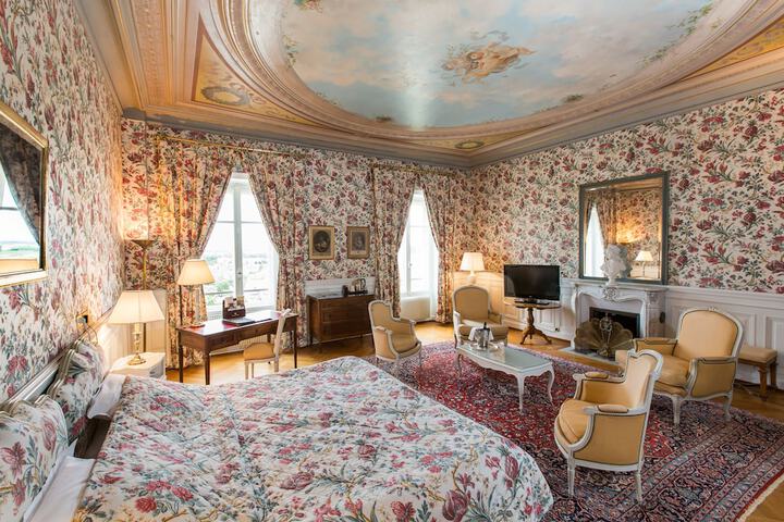 Room 10 of 51