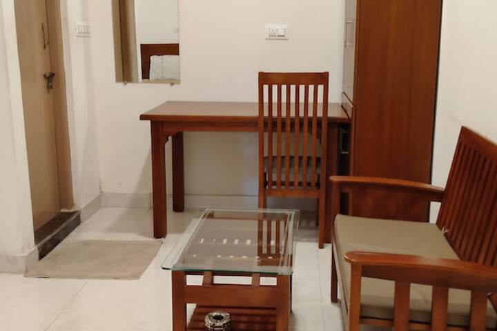 Room 4 of 7