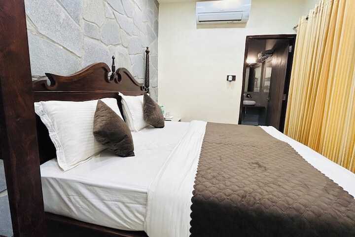 Room 20 of 77