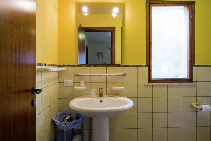 Room 5 of 14