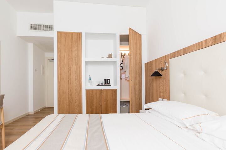 Room 37 of 254