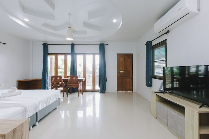 Room 4 of 157