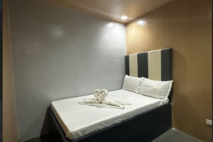 Room 3 of 40