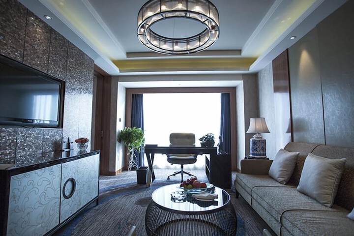 Room 8 of 37
