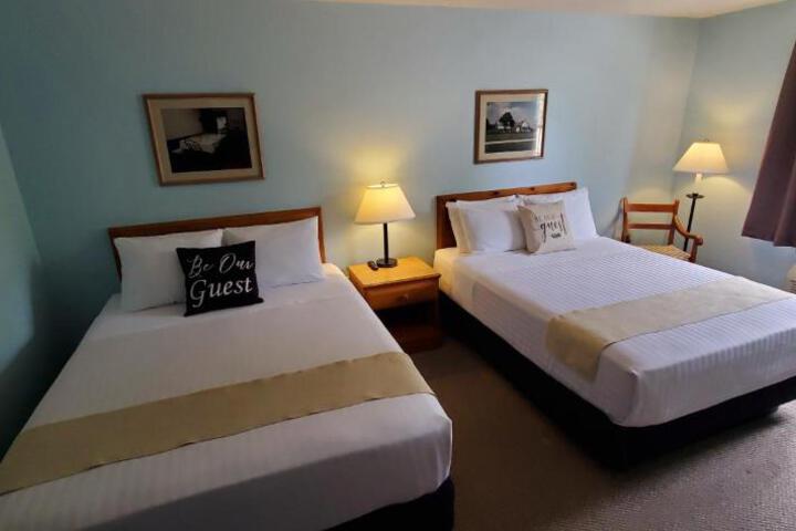 Double Accessible Queen Size Bed (9 of 9)