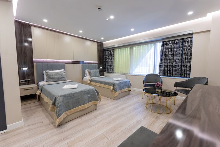 Room 33 of 48