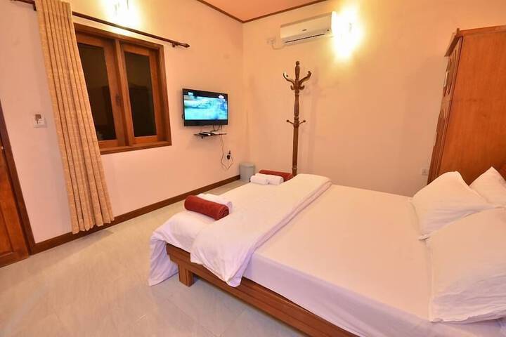 Room 8 of 14