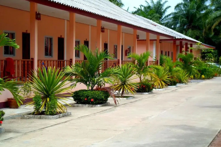 TR RESORT
