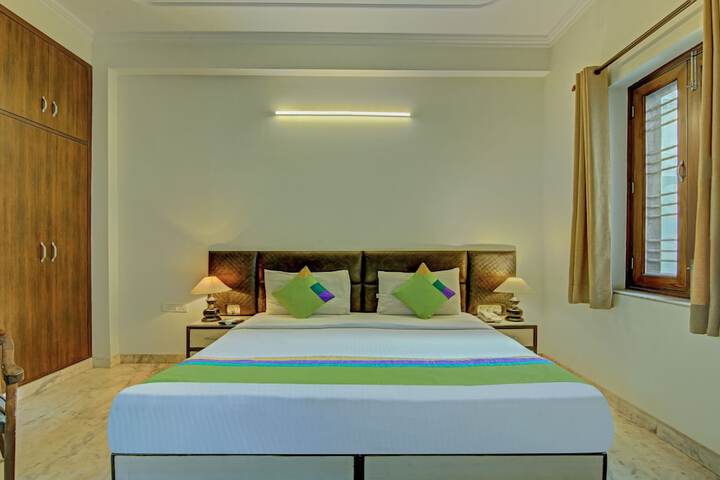 Room 33 of 50