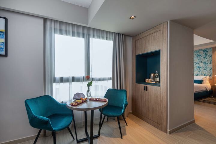 Room 27 of 158