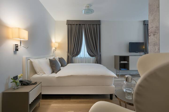 Room 3 of 134