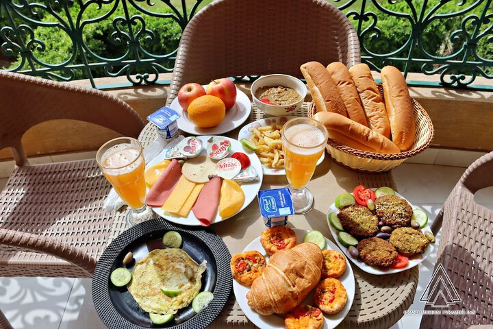 Breakfast/Coffee Service 111 of 134