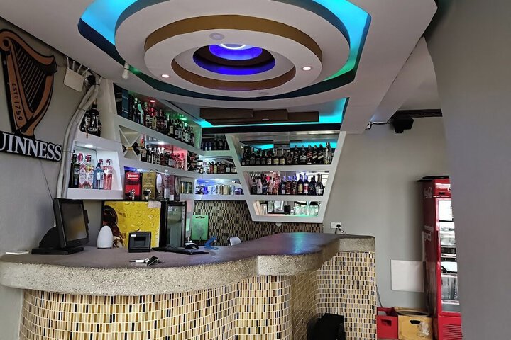 Lounge 30 of 57