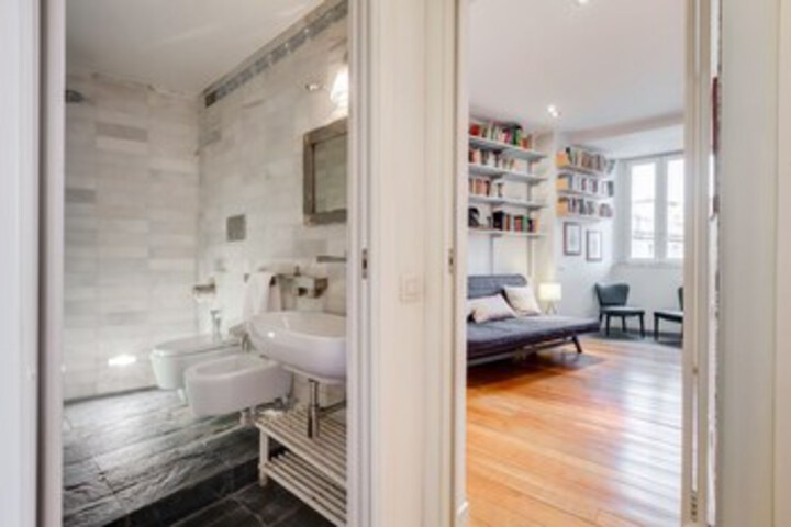 Room 10 of 32