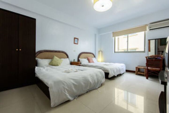 Room 12 of 18