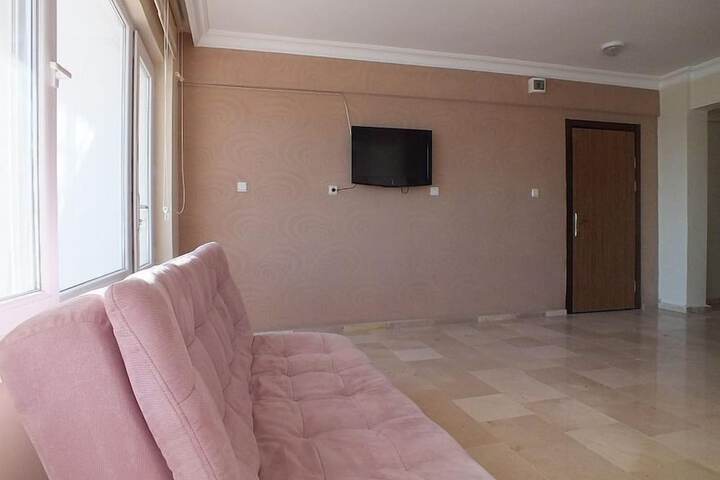Room 7 of 18