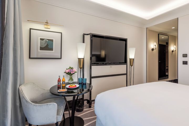 Room 34 of 106