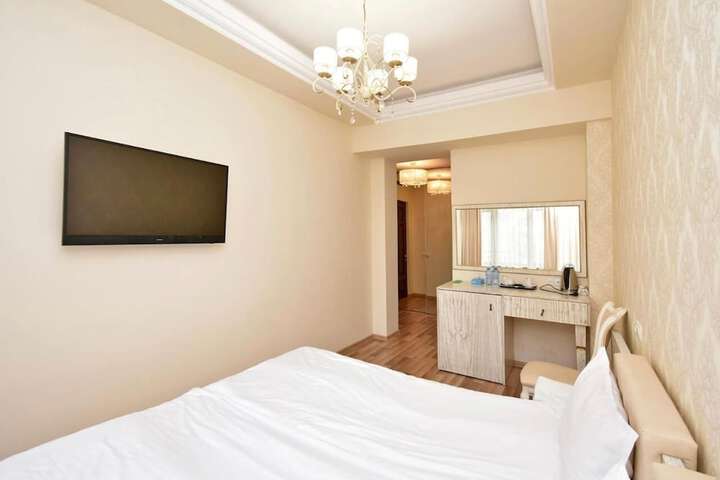 Room 11 of 29