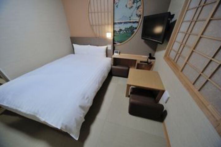 Room 17 of 38