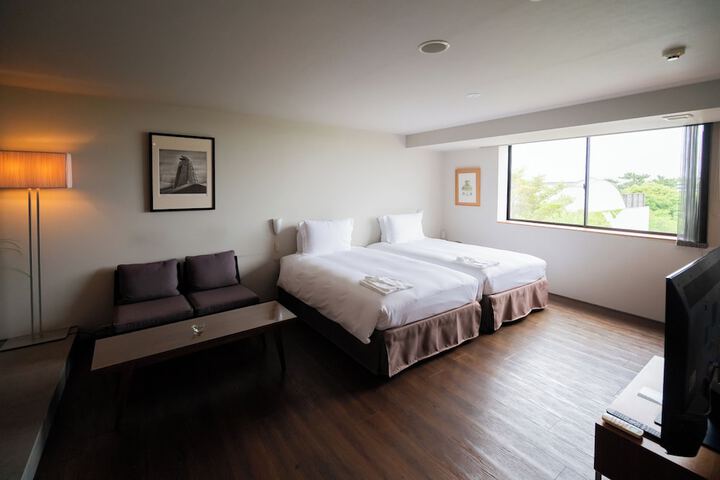 Room 10 of 25