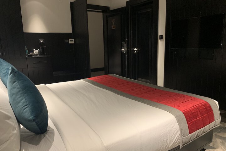 Room 8 of 43