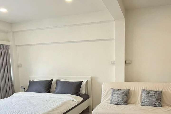 Room 4 of 17