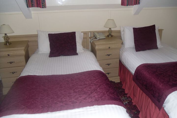Room 8 of 65