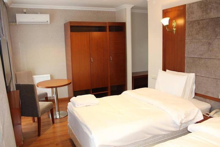 Room 8 of 31