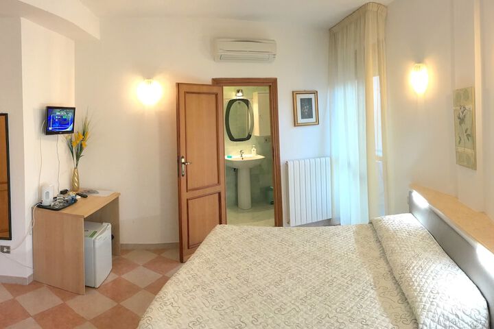 Room 4 of 30