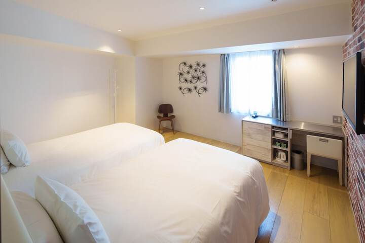 Room 12 of 62