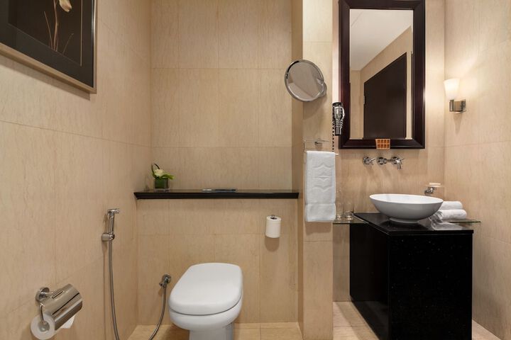 Room 15 of 48