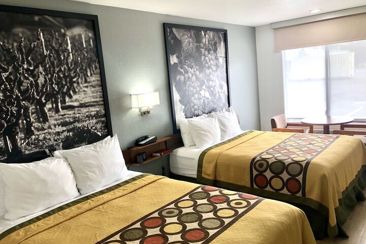 Room 16 of 76