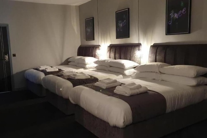 Room 10 of 22