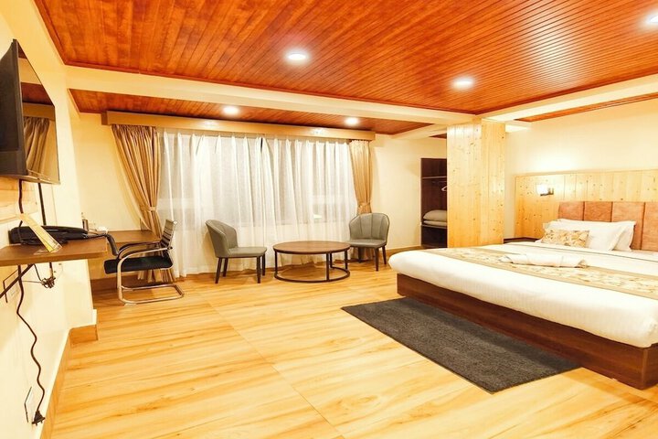 Room 16 of 28