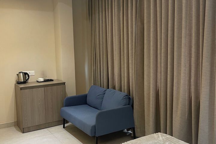 Room 27 of 37