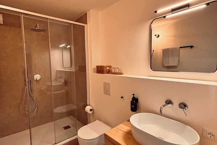 Room 16 of 22
