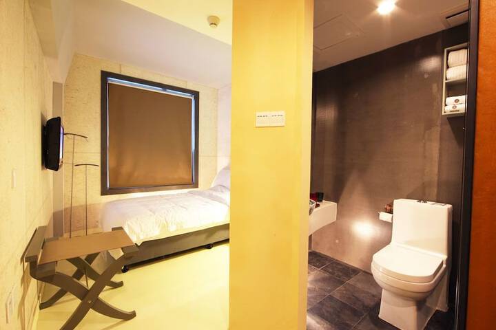 Room 14 of 39