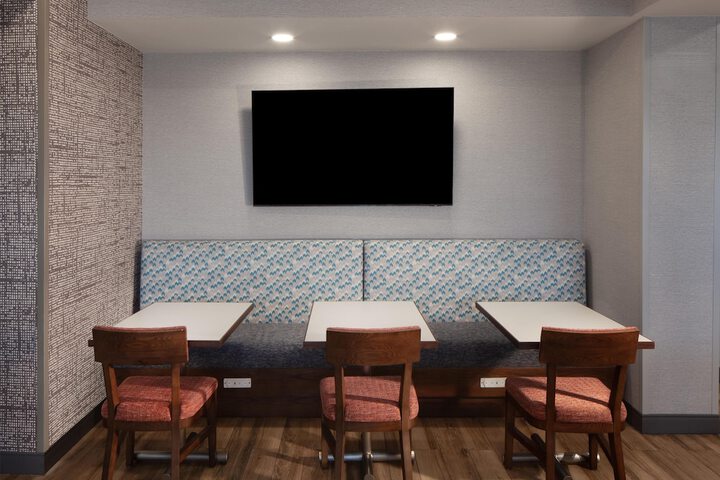 Breakfast/Coffee Service 29 of 40