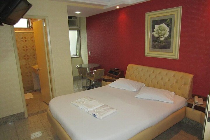 Room 25 of 43