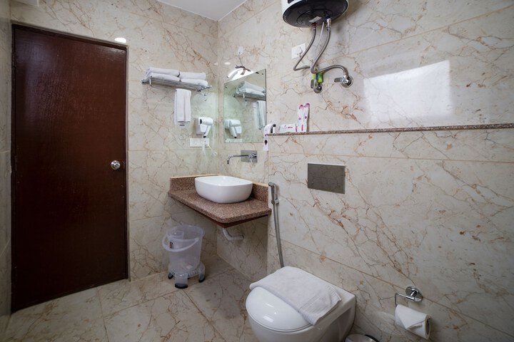 Room 32 of 40